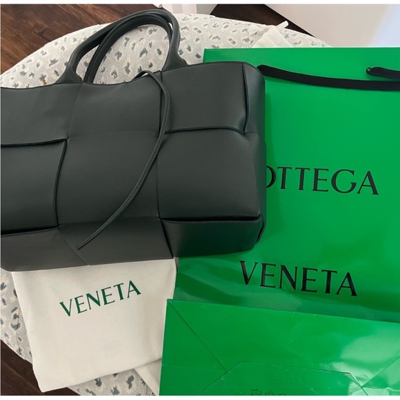 Bottega Veneta Arco Small Tote - Picture 14 of 16